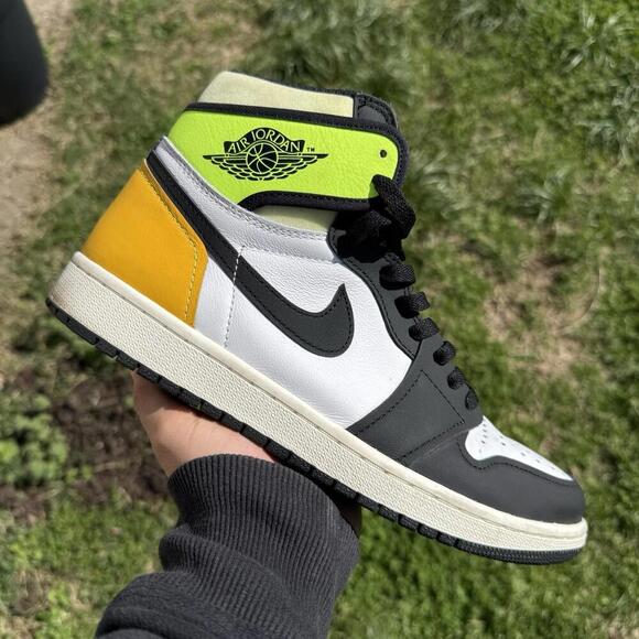 Nike Air Jordan 1 Retro High OG Volt Yellow Size 9 Pre-owned